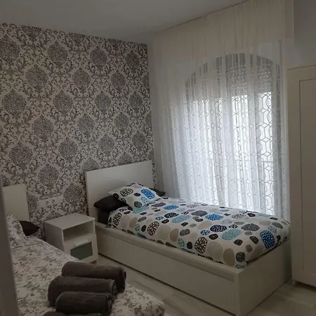 Jardines Del Puerto * מארבלה